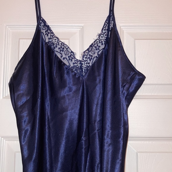 Ladies Nightgown - Picture 3 of 12